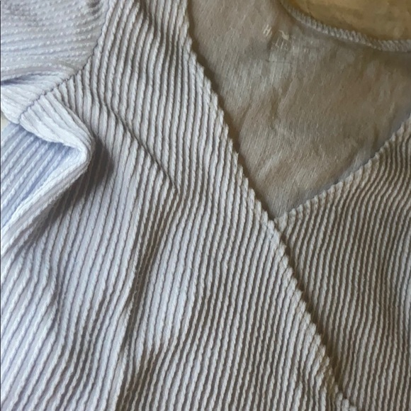 Baby blue cropped shirt from Hollister - Picture 2 of 3